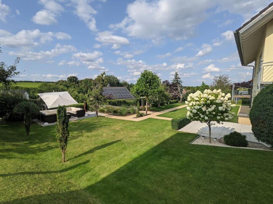Schoene Wohnung Mit Terrasse & Blick Ins Gruene Dormettingen Kültér fotó