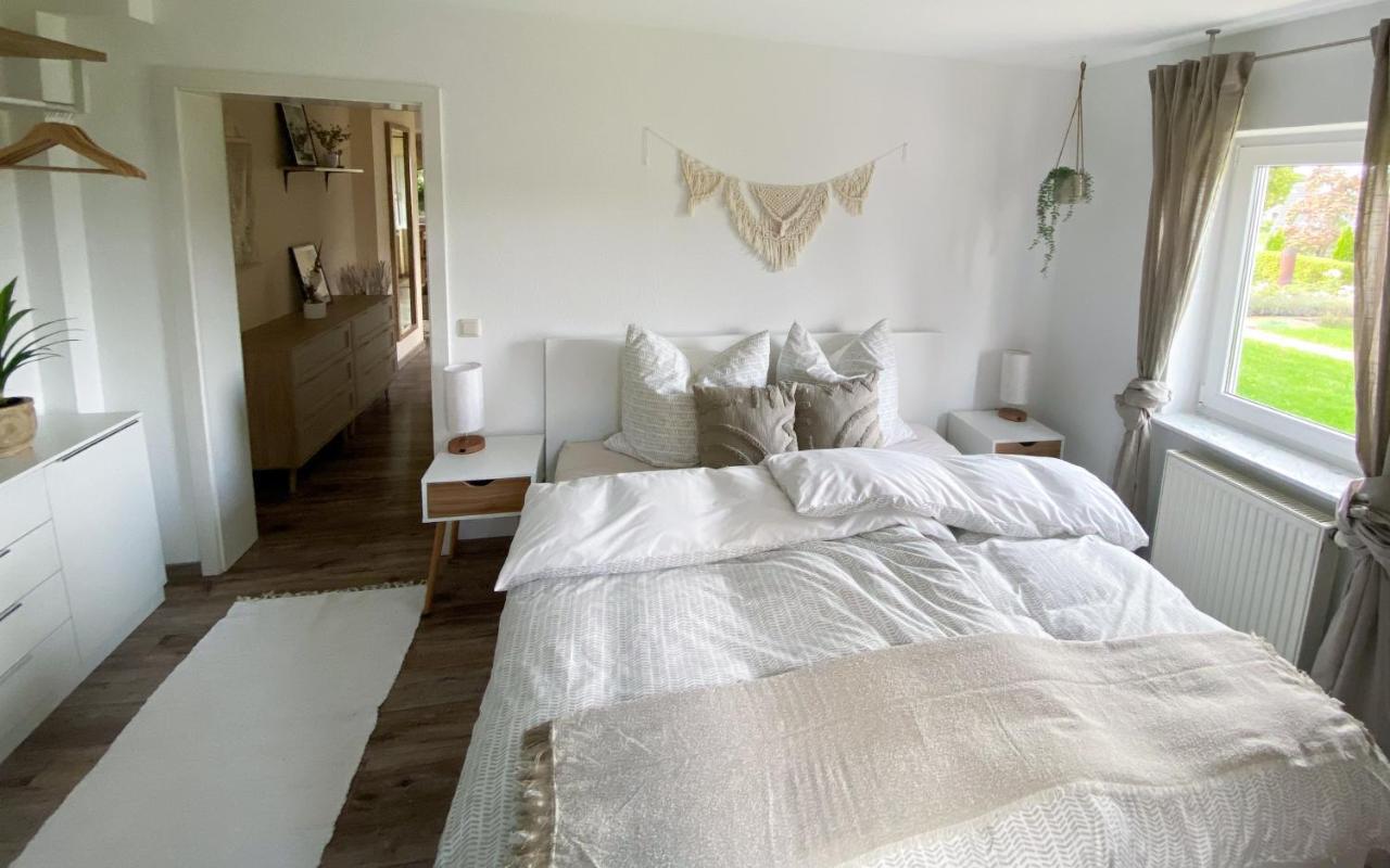 Schoene Wohnung Mit Terrasse & Blick Ins Gruene Dormettingen Kültér fotó
