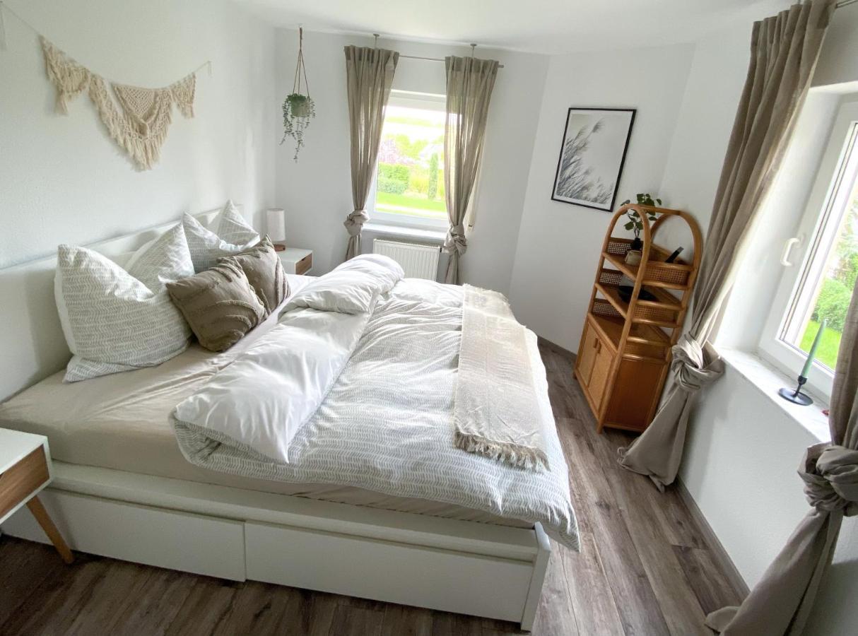 Schoene Wohnung Mit Terrasse & Blick Ins Gruene Dormettingen Kültér fotó